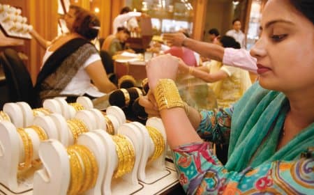 धनतेरस पर रिकॉर्ड महंगा... अब सोना 1,913 और चांदी 1,631 सस्ती