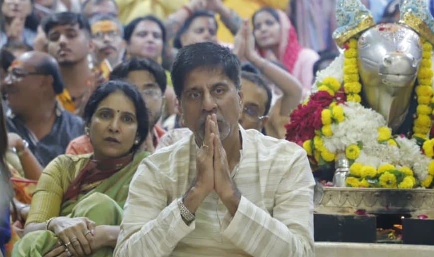 पूर्व क्रिकेटर ने किए महाकाल के दर्शन... भस्म आरती में हुए शामिल पूर्व क्रिकेटर ने किए महाकाल के दर्शन... भस्म आरती में हुए शामिल