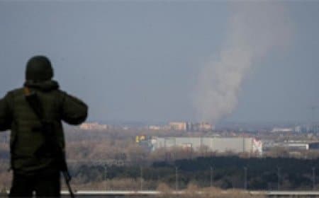 यूक्रेनी सेना प्रमुख ने रूसी घेराबंदी वाले शहर का किया दौरा