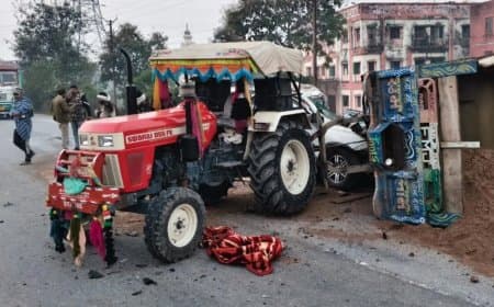 मध्यप्रदेश... ट्रैक्टर ट्रॉली में घुसी कार... पांच लोगों की मौत