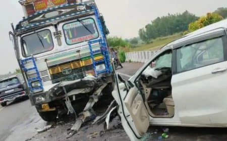 छत्तीसगढ़... ट्रक और कार की टक्कर... पांच लोगों की मौत