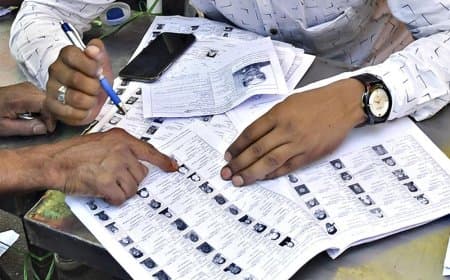 एसआईआर... आयोग ने कहा- बीएलो को मिलेगा 12000 वेतन