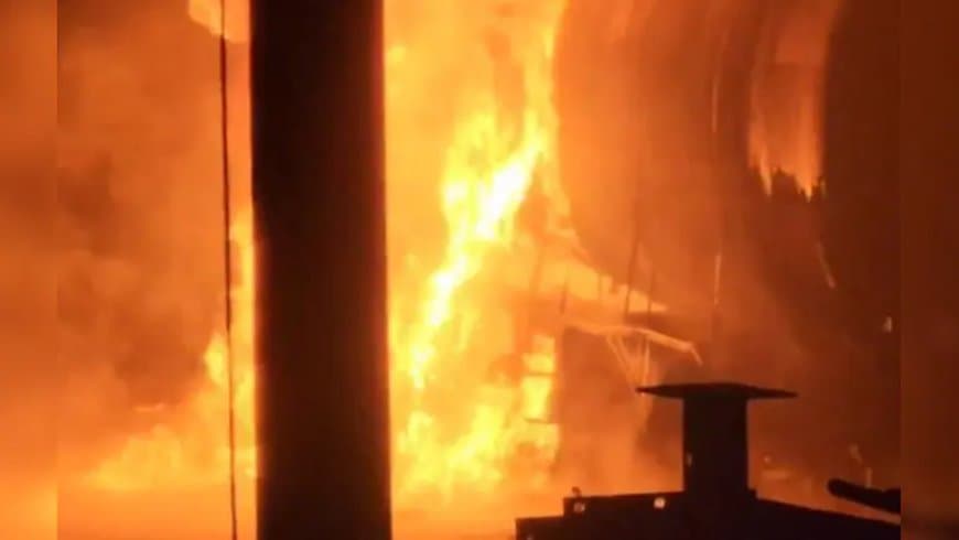 पीथमपुर फैक्ट्री आग हादसा: मलबे में मिले 2 मानव कंकाल; Shivam Industries में सनसनी पीथमपुर फैक्ट्री आग हादसा: मलबे में मिले 2 मानव कंकाल; Shivam Industries में सनसनी