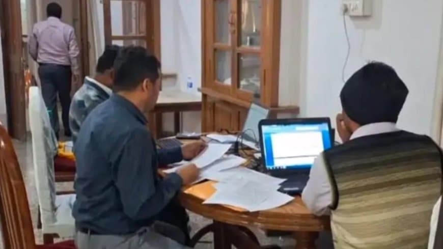 सीधी: जमीन रिपोर्ट के लिए ₹2000 की रिश्वत लेते चुरहट का पटवारी शिव प्रताप सिंह गिरफ्तार, लोकायुक्त टीम की कार्रवाई सीधी: जमीन रिपोर्ट के लिए ₹2000 की रिश्वत लेते चुरहट का पटवारी शिव प्रताप सिंह गिरफ्तार, लोकायुक्त टीम की कार्रवाई