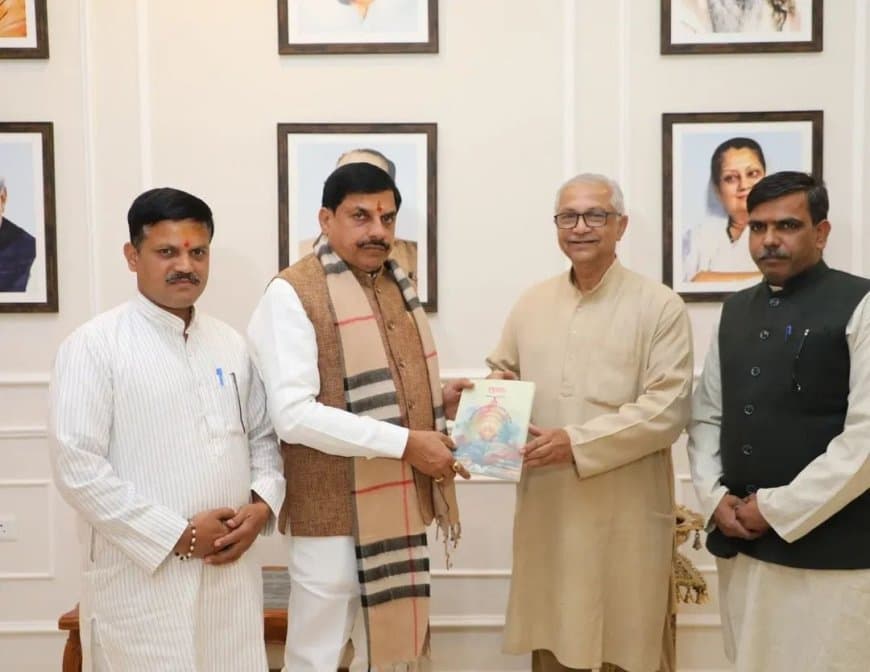 संस्कृत भारती के अखिल भारतीय प्रचार प्रमुख ने सीएम को भेंट की ‘उद्गारा’ संस्कृत भारती के अखिल भारतीय प्रचार प्रमुख ने सीएम को भेंट की ‘उद्गारा’