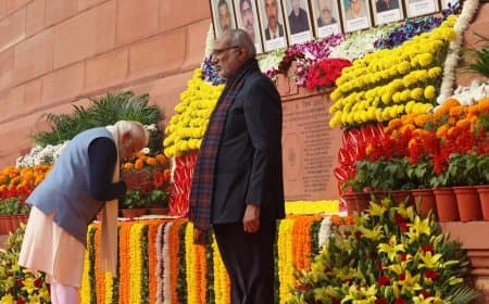 संसद हमले की बरसी... पीएम ने दी श्रद्धांजलि, शहीदों को किया याद