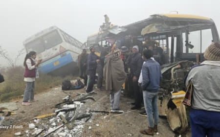 कोहरा... हरियाणा में हादसा... नोएडा में भी छह गाड़ियों के बीच भिड़ंत