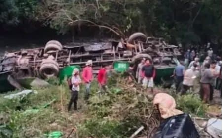 रफ्तार का कहर... मेक्सिको सड़क हादसे में 10 लोगों की मौत