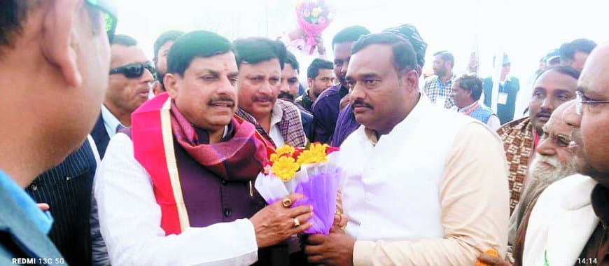 सीएम का सतना दौरा: विकास कार्यों का लोकार्पण, जगह-जगह भव्य स्वागत तो कहीं शिकायतों के आवेदन, जनसंवाद में दिखी सत्ता और समाज की तस्वीर सीएम का सतना दौरा: विकास कार्यों का लोकार्पण, जगह-जगह भव्य स्वागत तो कहीं शिकायतों के आवेदन, जनसंवाद में दिखी सत्ता और समाज की तस्वीर