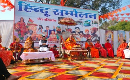 तंग गलियों से निकली कलश यात्रा ने किया भक्ति का संचार