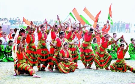 रीवा में प्रभारी मंत्री ने किया ध्वजारोहण भव्य परेड सांस्कृतिक आयोजन