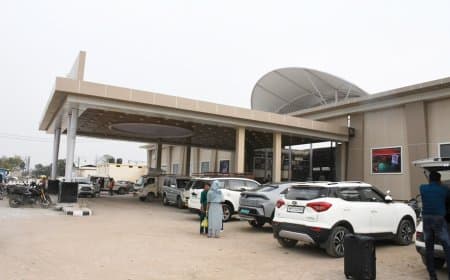 रेलवे टैक्सी स्टैंड में अराजकता टायर की हवा और टंकी से ईंधन गायब