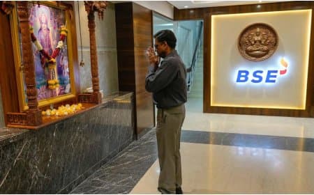 घरेलू शेयर बाजार मायूस... बजट के दूसरे दिन भी सेंसेक्स-निफ्टी में गिरावट