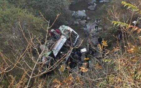 उत्तराखंड में हादसा: खाई में गिरी बस, तीन यात्रियों की मौत, कई लहूलुहान