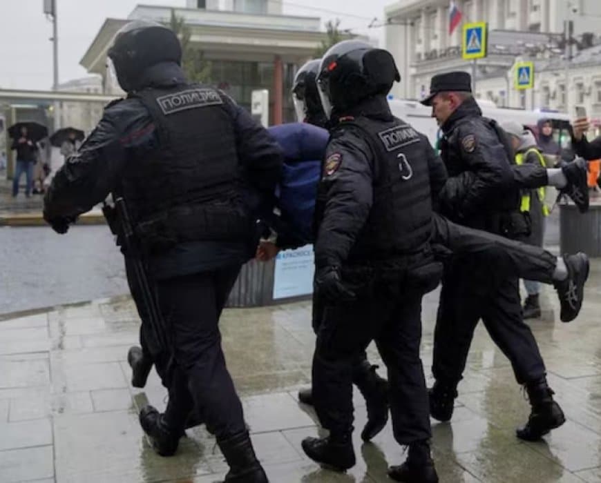 रूस में चार भारतीय छात्रों पर चाकू से हमला, एक्शन में भारत सरकार रूस में चार भारतीय छात्रों पर चाकू से हमला, एक्शन में भारत सरकार