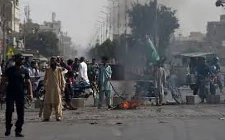 पाकिस्तान के शहरों में हिंसा, अमेरिकी वाणिज्य दूतावास को बनाया निशाना, 10 की मौत