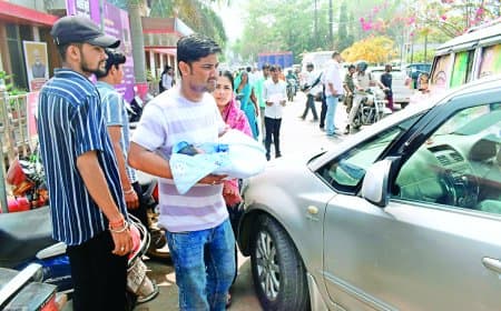 जिला अस्पताल में जाम से पौन घंटे तक मरीज और परिजन बने बंधक