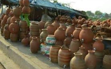 गर्मियों में मटके का पानी पीने के फायदे और सफाई के टिप्स | How to Clean Earthen Pot at Home गर्मियों में मटके का पानी पीने के फायदे और सफाई के टिप्स | How to Clean Earthen Pot at Home