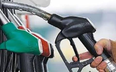 डीजल और ATF पर एक्सपोर्ट ड्यूटी बढ़ी: सरकार ने तेल कंपनियों पर लगाया भारी विंडफॉल टैक्स डीजल और ATF पर एक्सपोर्ट ड्यूटी बढ़ी: सरकार ने तेल कंपनियों पर लगाया भारी विंडफॉल टैक्स