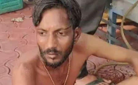 भोपाल समाचार: 10 नंबर मार्केट में अतिक्रमण हटाने पर हंगामा, दुकानदार ने किया आत्मदाह का प्रयास भोपाल समाचार: 10 नंबर मार्केट में अतिक्रमण हटाने पर हंगामा, दुकानदार ने किया आत्मदाह का प्रयास