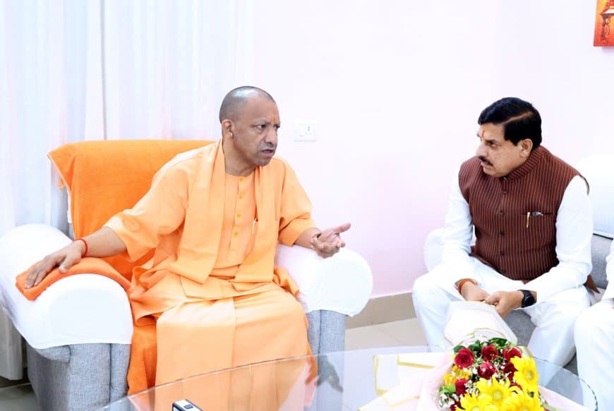 मध्यप्रदेश: मुख्यमंत्री की सादगी ने जीता वाराणसी के लोगों का दिल मध्यप्रदेश: मुख्यमंत्री की सादगी ने जीता वाराणसी के लोगों का दिल