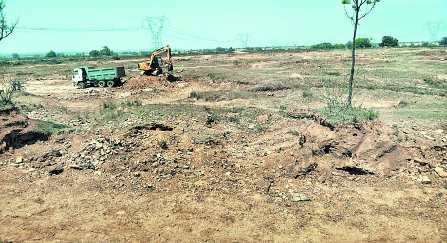 पन्ना में अवैध उत्खनन से सतना सड़क निर्माण, प्रशासन पर उठे गंभीर सवाल पन्ना में अवैध उत्खनन से सतना सड़क निर्माण, प्रशासन पर उठे गंभीर सवाल