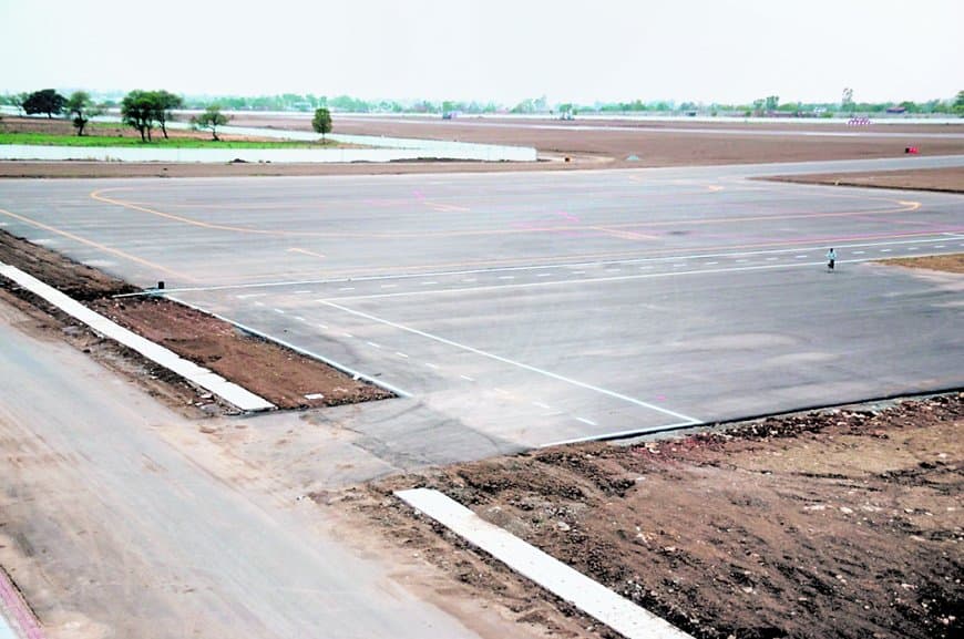 रनवे में 830 किसानों की फंस रही जमीन, 140 एकड़ अधिग्रहित होगी रनवे में 830 किसानों की फंस रही जमीन, 140 एकड़ अधिग्रहित होगी
