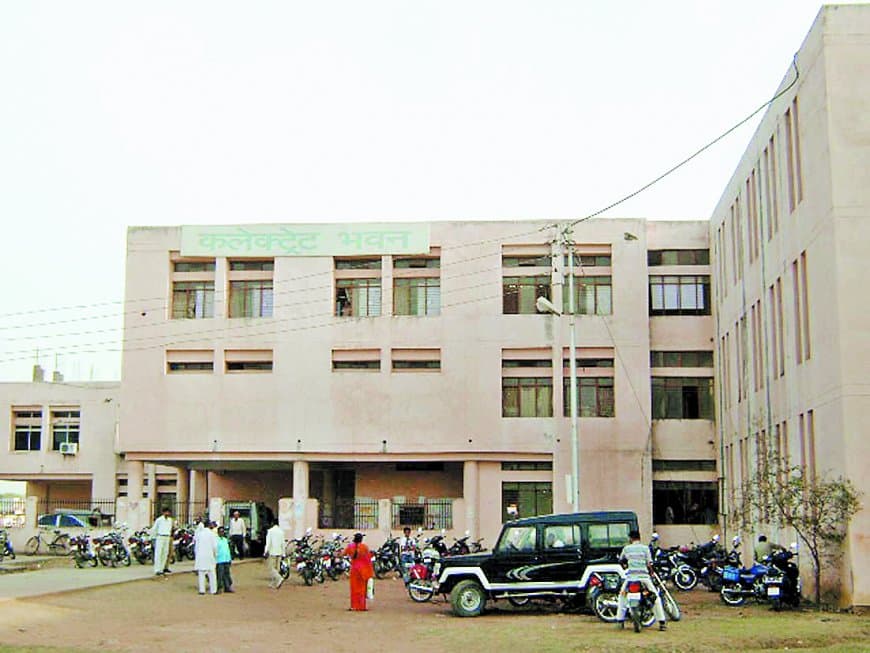 सीएम हेल्पलाइन शिकायतों में लापरवाही आठ तहसीलदार समेत 37 को नोटिस सीएम हेल्पलाइन शिकायतों में लापरवाही आठ तहसीलदार समेत 37 को नोटिस