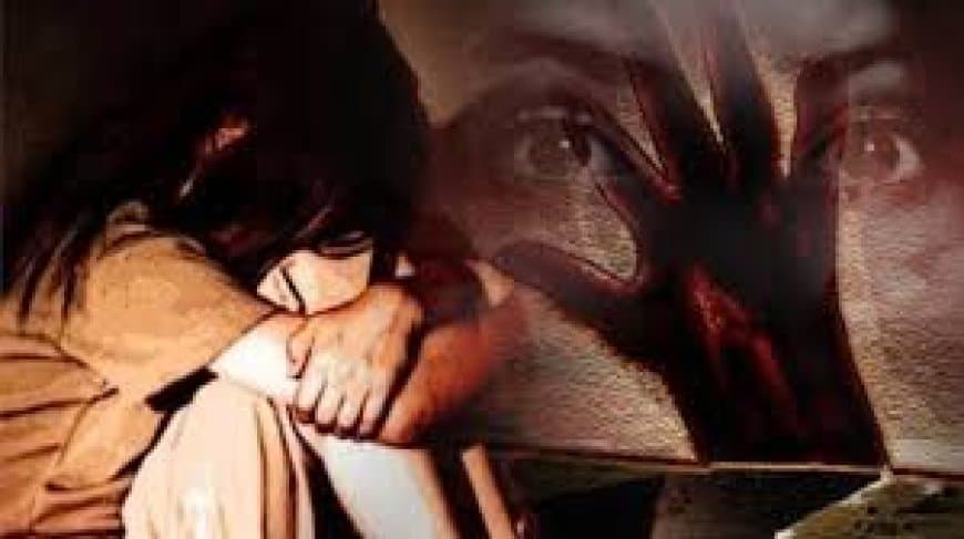 इंदौर: महू के बेरछा जंगल में छात्रा के साथ दरिंदगी, बचाने आए दोस्त को बेरहमी से पीटा; आरोपियों की तलाश जारी इंदौर: महू के बेरछा जंगल में छात्रा के साथ दरिंदगी, बचाने आए दोस्त को बेरहमी से पीटा; आरोपियों की तलाश जारी