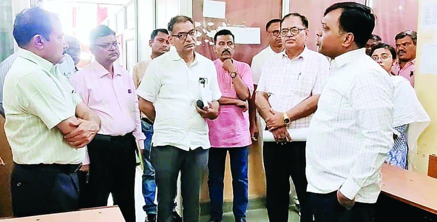 ड्यूटी से गायब मिले कई अधिकारी एवं कर्मचारी, वेतन काटने के दिए निर्देश ड्यूटी से गायब मिले कई अधिकारी एवं कर्मचारी, वेतन काटने के दिए निर्देश