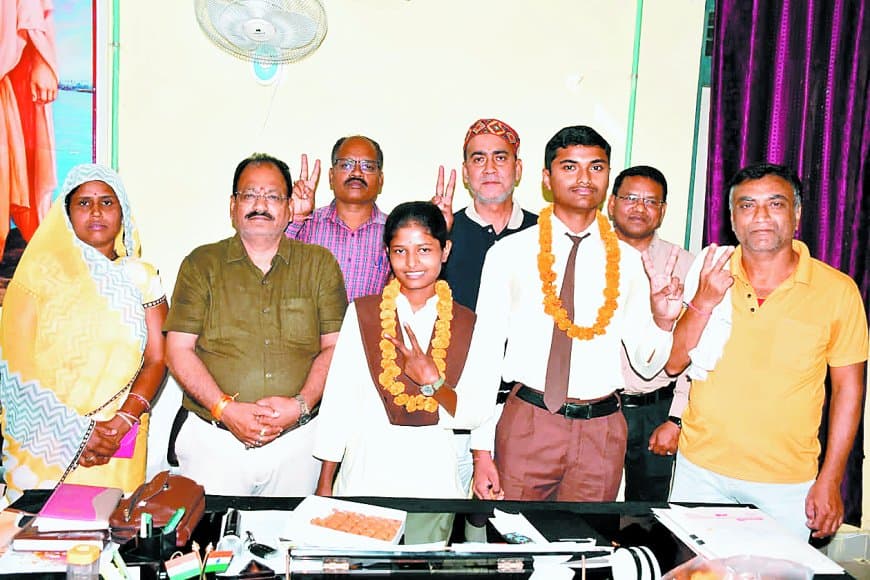 10वीं 12वीं रिजल्ट में बेटियों का दबदबा, किसान मजदूर परिवारों के बच्चे अव्वल 10वीं 12वीं रिजल्ट में बेटियों का दबदबा, किसान मजदूर परिवारों के बच्चे अव्वल