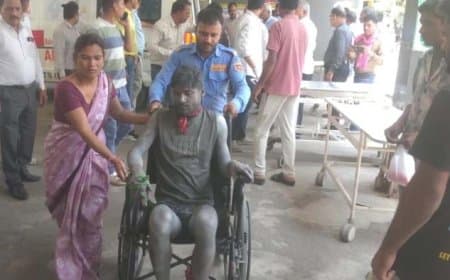 मध्यप्रदेश: देवास जिले की पटाखा फैक्ट्री में धमाका... चार लोगों की मौत... कई गंभीर...भीड़ ने संभागायुक्त को घेरा मध्यप्रदेश: देवास जिले की पटाखा फैक्ट्री में धमाका... चार लोगों की मौत... कई गंभीर...भीड़ ने संभागायुक्त को घेरा