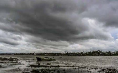 एक सप्ताह के बाद केरलम पहुंचेगा मानसून... 10 फीसदी कम बारिश का अनुमान, जून-जुलाई में भी लू चलेगी एक सप्ताह के बाद केरलम पहुंचेगा मानसून... 10 फीसदी कम बारिश का अनुमान, जून-जुलाई में भी लू चलेगी