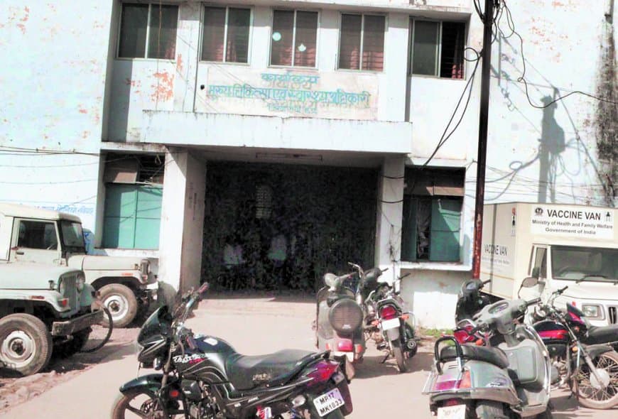 लोकल पर्चेज के नाम पर लाखों की दवाइयां खरीदी कलेक्टर तक शिकायत पहुंची लेकिन जांच दब गई लोकल पर्चेज के नाम पर लाखों की दवाइयां खरीदी कलेक्टर तक शिकायत पहुंची लेकिन जांच दब गई