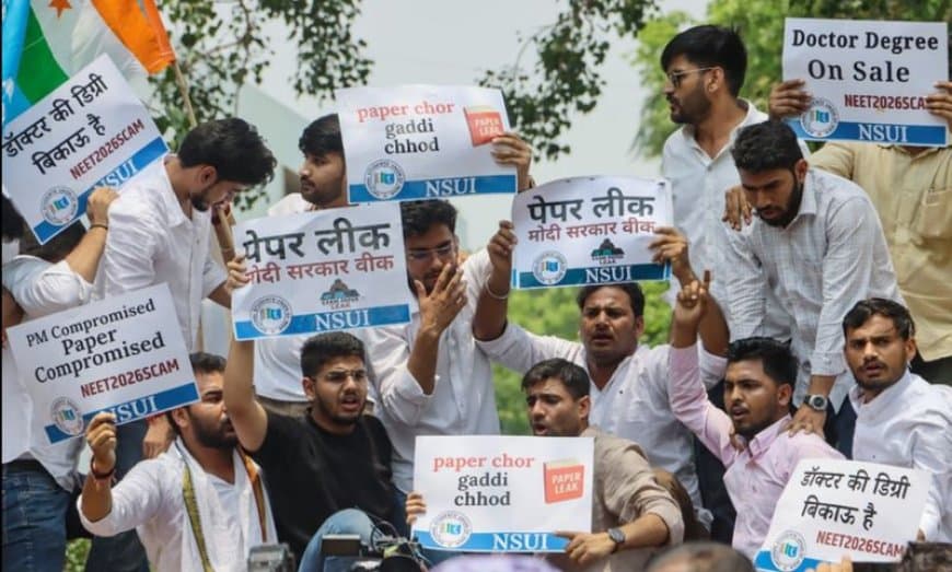 नीट पेपर लीक केस: राजस्थान एसओजी टीम ने गुरुग्राम से एमबीबीएस छात्र को किया गिरफ्तार, मध्यप्रदेश से जुड़े तार नीट पेपर लीक केस: राजस्थान एसओजी टीम ने गुरुग्राम से एमबीबीएस छात्र को किया गिरफ्तार, मध्यप्रदेश से जुड़े तार
