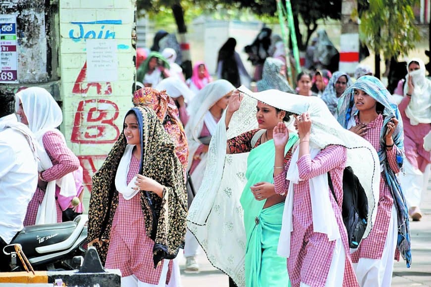 32 साल पुराने तापमान रिकॉर्ड के करीब पहुंची सतना की भीषण गर्मी, रातें भी तपती 32 साल पुराने तापमान रिकॉर्ड के करीब पहुंची सतना की भीषण गर्मी, रातें भी तपती