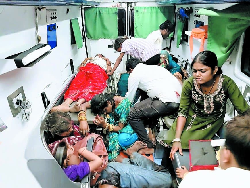 मैहर जा रही ट्रैक्टर-ट्रॉली पलटी, तीन मौतें, रेस्क्यू दौरान टीआई भी गंभीर घायल हुए मैहर जा रही ट्रैक्टर-ट्रॉली पलटी, तीन मौतें, रेस्क्यू दौरान टीआई भी गंभीर घायल हुए