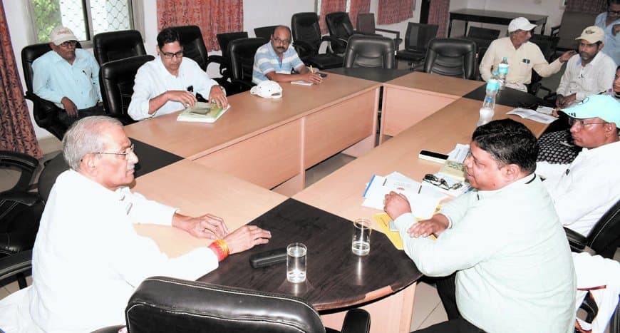 चित्रकूट जल संकट समाधान हेतु विधायक गहरवार ने अधिकारियों संग तीन घंटे मंथन किया चित्रकूट जल संकट समाधान हेतु विधायक गहरवार ने अधिकारियों संग तीन घंटे मंथन किया