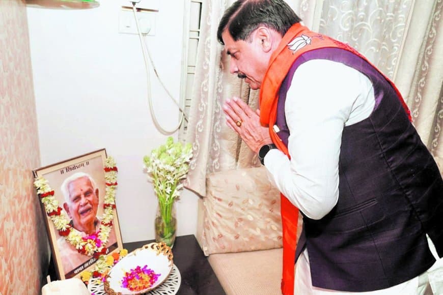 सतना दौरे पर मुख्यमंत्री ने श्रद्धांजलि दी, परिजनों को बंधाया ढांढस सतना दौरे पर मुख्यमंत्री ने श्रद्धांजलि दी, परिजनों को बंधाया ढांढस