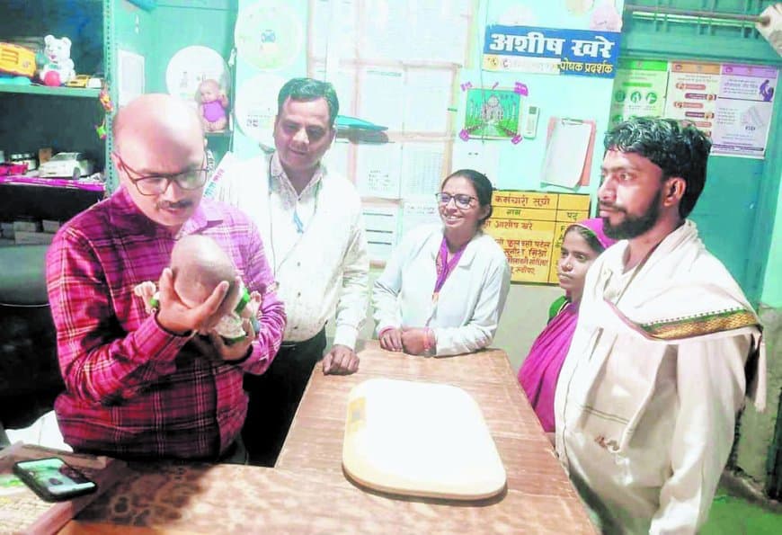 इलाज और आहार से तीन माह की बच्ची की बची जान, लौटी मुस्कान इलाज और आहार से तीन माह की बच्ची की बची जान, लौटी मुस्कान