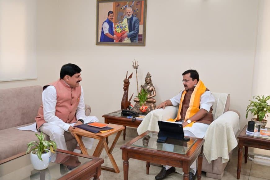 मध्यप्रदेश: नए और पुराने चेहरों को कैबिनेट में मिलेगी जगह... फिसड्डी विभाग वाले मंत्रियों की अब होगी छुट्टी मुख्यमंत्री डॉ. मोहन यादव ने आज नई दिल्ली में राष्ट्रीय अध्यक्ष से उनके निवास पर शिष्टाचार भेंट की।