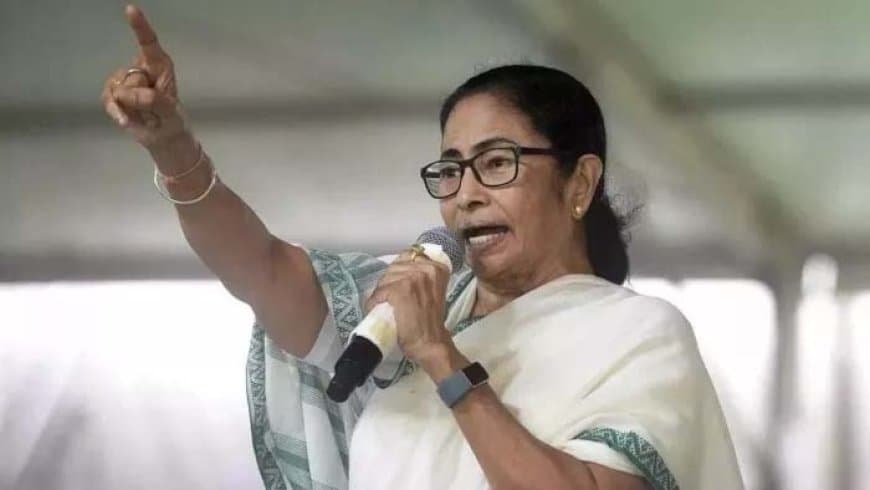 बंगाल: ममता बनर्जी पर पहली एफआईआर दर्ज... धार्मिक भावनाओं ठेस पहुंचाना पूर्व सीएम को पड़ा भारी बंगाल: ममता बनर्जी पर पहली एफआईआर दर्ज... धार्मिक भावनाओं ठेस पहुंचाना पूर्व सीएम को पड़ा भारी