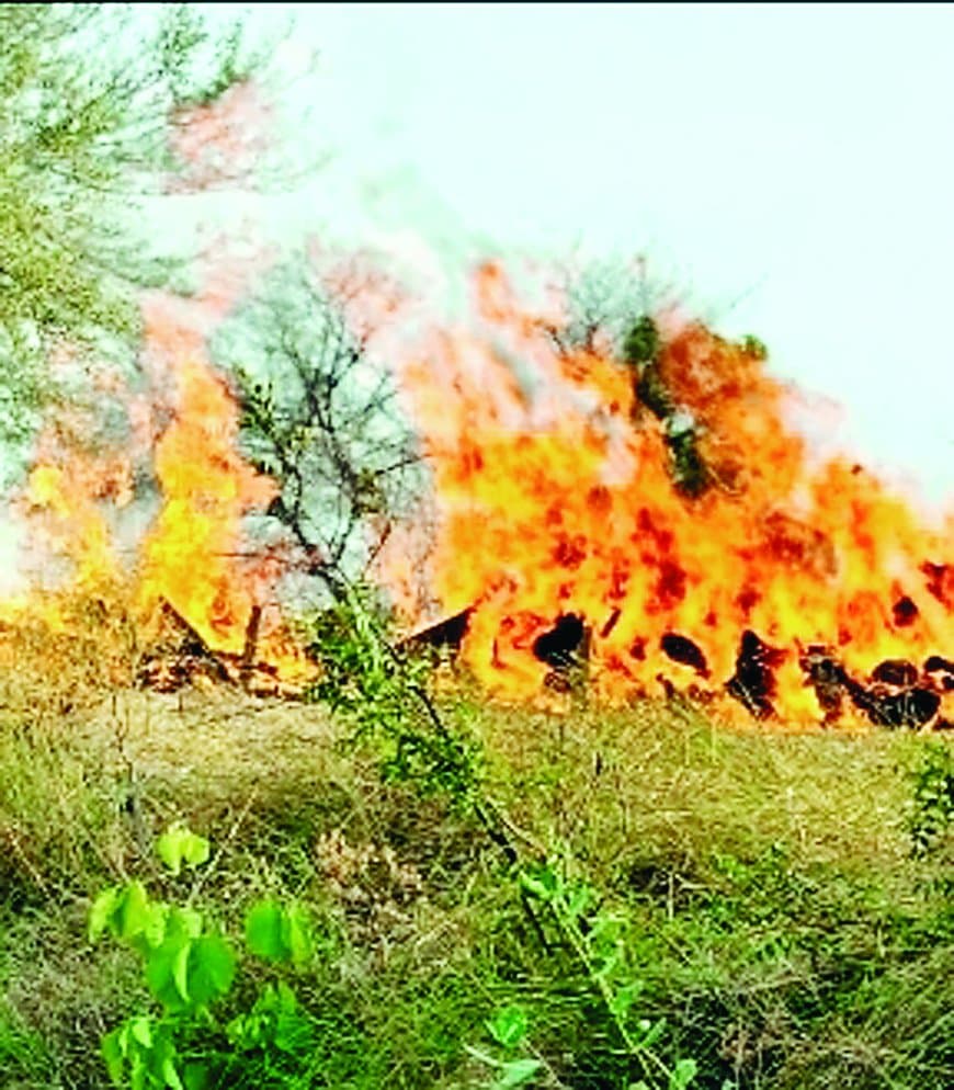 पन्ना हादसे में मृत पांच मजदूरों के अंतिम संस्कार में उमड़ा भारी जनसैलाब पन्ना हादसे में मृत पांच मजदूरों के अंतिम संस्कार में उमड़ा भारी जनसैलाब