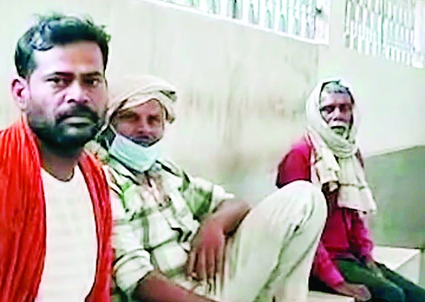 मासूम ने पिता पर लगाया आरोप, कहा.. चिमटा से पीटकर पैर से गला दबाया मासूम ने पिता पर लगाया आरोप, कहा.. चिमटा से पीटकर पैर से गला दबाया