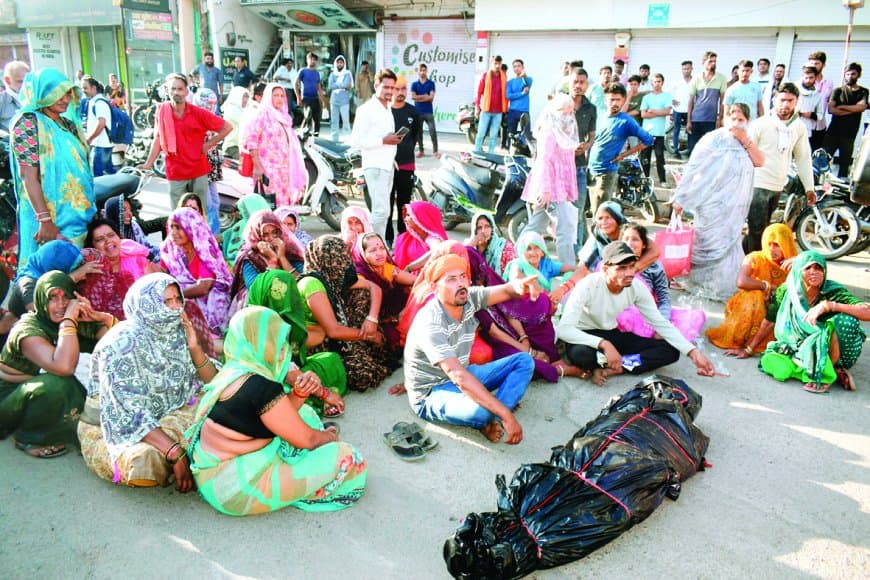 18 दिन पहले हुई शादी, सड़क हादसे में दो भाइयों की दर्दनाक मौत 18 दिन पहले हुई शादी, सड़क हादसे में दो भाइयों की दर्दनाक मौत