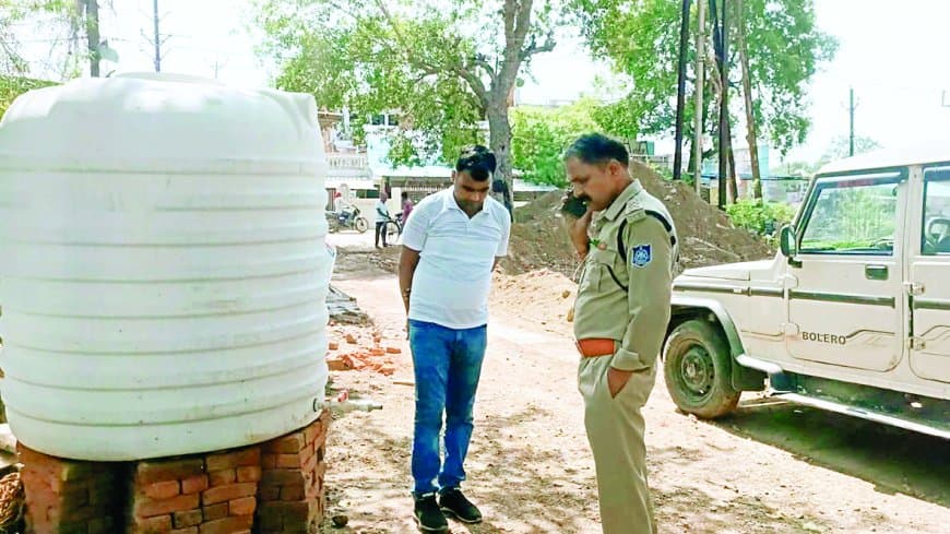 जंगल की गुफा में मिला युवक का शव, मौत बनी रहस्य बनी जंगल की गुफा में मिला युवक का शव, मौत बनी रहस्य बनी