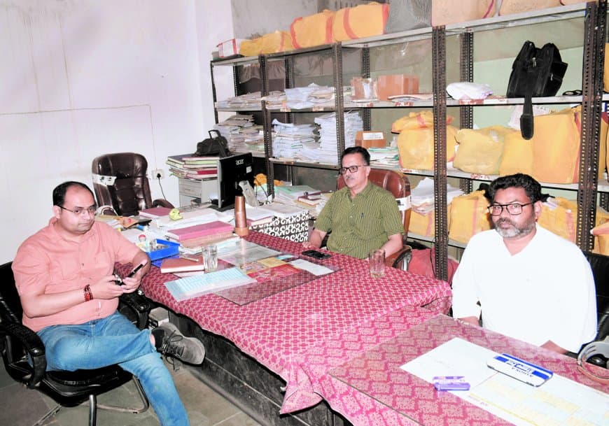 औचक निरीक्षण में खुलीं स्वास्थ्य व्यवस्थाओं की खामियां, दवा स्टोर पर नाराजगी औचक निरीक्षण में खुलीं स्वास्थ्य व्यवस्थाओं की खामियां, दवा स्टोर पर नाराजगी