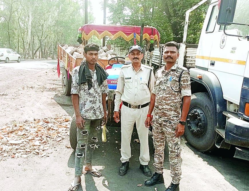 रेत के अवैध परिवहन पर कार्रवाई खनिज विभाग ने जब्त किए 4 वाहन रेत के अवैध परिवहन पर कार्रवाई खनिज विभाग ने जब्त किए 4 वाहन