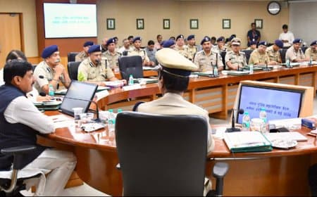 नागरिकों की सुरक्षा और कानून व्यवस्था के प्रति विश्वास बनाए रखना पुलिस का पहला कर्तव्य: मुख्यमंत्री डॉ. यादव नागरिकों की सुरक्षा और कानून व्यवस्था के प्रति विश्वास बनाए रखना पुलिस का पहला कर्तव्य: मुख्यमंत्री डॉ. यादव