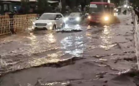 नौ राज्यों में प्री-मानसून: यूपी में आंधी-बिजली से पांच की मौत... भोपाल में सड़कें बनी तालाब, जाम में फंसी एम्बुलेंस